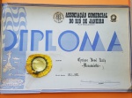 Conjunto de 3 diplomas concedidos pela Associação Comercial do Rio de janeiro em 1971 - A Associação Comercial do Rio de Janeiro (ACRJ) é uma das mais antigas entidades de representação civil do país, criada em 15 de julho de 1809 - Dimensão cada: 38 X 25 cm 