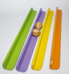 Brinquedo educativo   -  Passa Bolinha  -  Material: Madeira  -  Acompanha 4 canaletas e duas bolinhas, acondicionado na embalagem plástica.  -  Medida:  41 cm de comprimento.