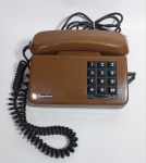 Antigo e Conservado Telefone de Tecla  -  Gradiente  -  Mod. 78 DC - BC  - Ano: 1984  - Medida:  21 x 8 x 16 cm. Acompanha Chaves. Não foi testado. Conforme fotos.