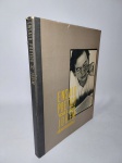 Conservado Livro  -  Ensaio Técnico Tom e Ana Jobim   -  139 Páginas ricas em fotografia   -  Ano 1987  -  Capa dura com sobrecapa  -  Apoio cultural IBM  -  OBS: Livro de acervo do violinista, cantor e compositor Jararaca (José Luiz Calazans) e de seu filho Luiz Calazans   -  Medida: 30 x 24 x 2 cm.