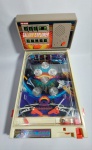 Antigo brinquedo eletrônico  -  Galaxy Explorer Electronic Pinball Game  -  Acondicionado na Caixa Original  - Medida da caixa:  61,5 x 28 x 6 cm. OBS: Apesar de conservado, não foi testado ! Vendido sem garantia de funcionamento ! Conforme fotos.