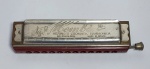 Antiga e Conservada Gaita de Boca - MEMBI - Hering's Cromatic Harmonica - Medida: 16 cm x 4 cm x 2,5 cm. Conforme fotos.