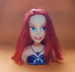 Boneca para pentear da Ariel, personagem da Disney - Dimensão 22 X 17 cm