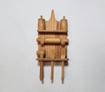 Suporte decorativo em madeira de utensílios de cozinha em miniatura - Dimensão da base: 18 X 13 cm - Maior peça, socador: 14 cm