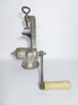Antigo Moedor de Carne Manual. - ALPHA EXPORT 3 - Medida: 30 X 27 X 12 cm.