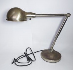 Linda Luminária de mesa  Articulada toda em Metal -  IKEA  -  Ano 1995  -  Made in Indonésia  -  Medida maior: 63 cm de altura x  62 x 18 cm de diâmetro de base. OBS: Possuí Oxidação. Foi feito teste e não funcionou. Necessita de revisão na parte elétrica. Conforme fotos.