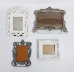 Lote de 4 Lindos Porta-retratos de Mesa. 2 em Metal Cinzelado e 2 em Resina. Medida do maior: 19 x 14 x 1 cm.