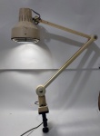 Antiga Luminária Articulada de Mesa - LUMITEC  -  Possui Morsa de Fixação na Mesa. Estrutura de Alumínio com Revestimento em plástico Rígido. Funcionando. OBS: Possui marcas do tempo no plástico. Conforme foto  - Medida maior:  90 cm.