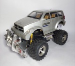 Lindo e Grande Carro de Controle Remoto estilo Monster Truck  - Daimler Chrysler - Modelo: Dodge Power Box  4x4 -  Pneus de borracha com Amortecedores dianteiro e traseiro. Funcionamento: Bateria.  Medida: 33 x 20 x 20 cm. OBS: Falta o Controle remoto e a tampa do compartimento da bateria. Não foi testado o seu funcionamento. Vendido no estado Conforme foto.