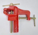 Conservado Torno de Bancada Hobby  -   Somar  -  Armazenado em sua embalagem original.   Medida na embalagem:  24 x 24 x 8 cm.