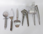 Lote de 5 Peças de equipamento de cozinha. Conforme foto  -  Medida do maior:  27 cm de comprimento.