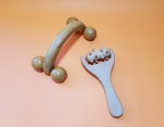 2 Aparelhos de massagem corporal em madeira, super relaxantes, massagem terapêutica e eficaz que alivia as dores e desconfortos de partes do corpo - Dimensões: 17 X 8 cm - 16 X 8 cm