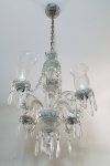 Belíssimo lustre clássico de 4 braços, apresenta algumas perdas pelo tempo, retirada  e desmonte, pelo arrematante - Altura: 66 cm, sem contar a corrente - RJ