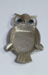 Lindo Cinzeiro em Metal no Formato de Coruja. Medida: 11 cm x 6,5 cm x 1,5 cm. Conforme fotos.