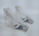 Lote de 2 Lindo Sapatinhos em Acrílico Cristal - Porta Celular - Sem uso, na embalagem original. Made in Taiwan - Medida: 14 cm x 6 cm x 11 cm de altura. Conforme fotos.