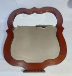 Antigo e Lindo Espelho de Parede Bisotado com Moldura em Madeira Nobre. Medida: 58 cm x 48 cm x 4 cm. Conforme fotos.