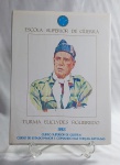 Antigo Livro - ESCOLA SUPERIOR DE GUERRA - Turma Euclydes Figueiredo - Ano: 1983 - Curso Superior de Guerra - Curso de Estado-Maior e Comando das Forças Armadas - Possui 27 páginas ricamente ilustradas com fotografias e textos - Capa dura com sobrecapa ilustrada -Conforme fotos- Medida: 23 x 16 cm.