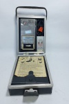 Antigo Gravador de Amperímetro AC - AMPROBE RECORDER A . C . AMMETER - Maleta com revestimento em couro e alumínio - Amprobe Instrument Lynbrook, N.Y Made in U.S.A. Apesar de Conservado, Não foi testado seu funcionamento. Conforme fotos. Medida da maleta fechada: 18,5 cm x 15 cm x 14 cm.