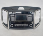 Conservada Central de Rádio Original da  -  HYUNDAI  CRETA  -  Inclui Moldura pra Instalação no painel do Veículo  -  Bluetooth, Rádio/Mídia, Telefone e Faixas/Pastas.  OBS: Não foi Testado, Conforme Fotos   -  Medida: 34,5 de largura x 19 x 19 cm de Altura.