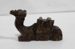 ESCULTURA EM BRONZE REPRESENTANDO UM CAMELO. MEDINDO 3.5 X 1 X 6 CM