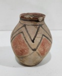 KARAJÁ - ANTIGO E PEQUENO VASO DECORATIVO EM BARRO. MEDINDO 10 X 8 CM