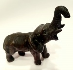 Antiga escultura em bronze de elefante. Med   8  x   9 cms