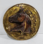 ANTIGO MEDALHÃO DECORATIVO DE PAREDE EM LATÃO COM FIGURA DE CAVALO, MEDINDO 20.5 CM