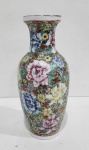 ANTIGO VASO EM PORCELANA CHINESA COM DECORAÇÃO FLORAL. PEÇA MARCADA NA BASE. MEDINDO 25.5 X 11 CM