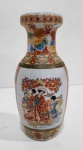 ANTIGO VASO EM PORCELANA ORIENTAL RICAMENTE DECORADO. MEDINDO 16 X 6 CM