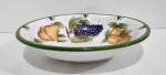 GRANDE FRUTEIRA EM PORCELANA BASIC COOK RICAMENTE DECORAÇÃO EM POLICROMIA DE FRUTAS. PEÇA MARCADA NA BASE. MEDINDO 9.5 X 34 X 41 CM