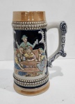 CERAMARTE- - Antiga Caneca de chopp de coleção produzido em cerâmica pintado á Mão, com belo design em alto relevo da BOHEMIA, escrito DIA DO PAPAI, Medindo 21.5 x 11 x 17 cm
