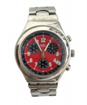 SUÍÇA - Relógio de pulso Swatch Swiss, vintage, anos 80. Cronógrafo bicolor fundo vermelho com pulseira em metal cromado. Funcionando. Medida do visor 4,5cm.