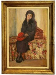 OLGA MARY PEDROSA (1891/1963)  - Obra em óleo sobre cartão rígido representando figura feminina dos anos 20 senta, assinada no canto inferior direito, datada 1922, protegida por moldura de madeira de madeira com acabamento em folha de ouro. Medida da obra 35 x 52cm. Medida total 46 x 62cm.