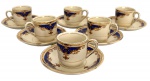 INGLATERRA - Conjunto antigo de xícaras de café com pires, porcelana inglesa Grindley Creampetal. Décor clássico com bordas douradas e arabescos em azul intenso, peça elegante com sinais naturais do tempo que valorizam a patina de coleção. Ideal para apreciadores de porcelanas inglesas antigas. Acompanham seus respectivos pires.