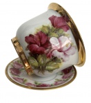 ALEMANHA - Cachepot em porcelana alemã Fraureuth, decorado com flores policromadas e acabamento em dourado, acompanhado de prato. Peça elegante e colecionável. Mede 13,5 cm diâmetro.