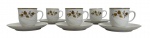 Conjunto de xícaras de café em porcelana alemã Johann Seltmann Vohenstrau.Composto por 5 xícaras com 6 pires, esmalte branco, decoração floral estilizada em dourado e filetes na borda. Marca do fabricante na base. Bom estado geral, com leves sinais do tempo no dourado.