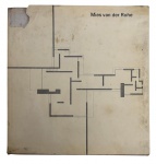Mies van der Rohe: The Art of Structure  por Werner Blaser. Importante monografia dedicada à obra de Ludwig Mies van der Rohe, reunindo projetos, plantas, cortes, detalhes construtivos e fotografias de obras emblemáticas do mestre do modernismo. Edição de grande formato, editora Praeger, referência clássica em arquitetura e design do século XX. Exemplar com sinais de uso e desgaste na capa, miolo preservado. Medida 25cm x 26 cm.