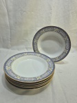 Jogo de 6 pratos fundos de massa, sopa em porcelana Germer, barra azul floral com friso ouro. Medindo 23,5cm de diâmetro.