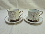 Par de xícaras de chá em porcelana Porcelanarte trabalhada com relevos e friso prata, bodas de prata. Medindo 8,5cm x 8cm de altura.