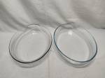 Lote de 2 travessas ovais em vidro temperado. Medindo o maior 39,5cm x 28cm x 7cm de altura.
