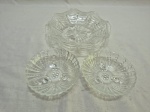 Lote de 3 petisqueiras em vidro moldado. Medindo o maior 21cm x 4,5cm de altura.