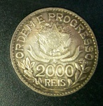 Moeda - Brasil !! valor de 2000 reis !! material Prata !! com patina original !! data de 1913 !! tipo estrelas soltas !! valor de mercado cerca de 250,00 Reais !!