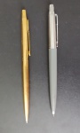 Canetas - 2 canetas marca Parker !! tipo esferograficas !! modelos diferentes cor cinza e corpo de ouro !! cargas vazias !! paradas a muito tempo, acervo de colecionador !!