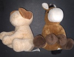Colecionismo - @ 2 bichinhos de Pelucia 1- Cachorrinho !! e Um cavalinho !! com alturas de 14 cm e 15 cm !! com etiquetas de segurança em bom estado !! de coleção antigos !!