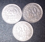 3 Moedas - Brasil !! valor de 20 Reis datas de 1918, 1919 , e 1920 !! pequenas , material cuproniquel !! ja estao ficando escassas !! mais de 100 anos de impressão !!