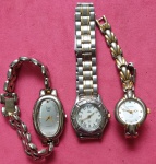 3 Relogios - antigos Femininos !! Technos 3 ATM m!!  + Dumont modelo quartz !! E Timex Indiglo !! Tdos com pulseira metalica !! Para conserto ouretirar pecas !!!