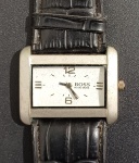 2 Relogios !! masculinos !! marca Hugo Boss fantasia e Casio pulseiras pretas !! para revisãoou conserto , parados a muito tempo !! acervo de colecionador !!