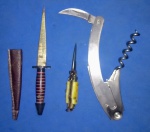 Colecionismo- 3 peças abridor de garrafas + Saca rolha , pequeno punhal nordestino com bauinha em couro e miniatura de faca tipo canivete !  !!  