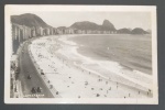 Cartofilia - Praia de Copacabana Rio de janeiro !! ainda antes da'duplicação da Avenida !! decada de 1950 !! preto e branco