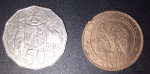 2 Moedas Estrangeiras !! Australia comemorativa borda sextavada !!! desenho de cangurui e França material bronze data de 1853 raridade !!